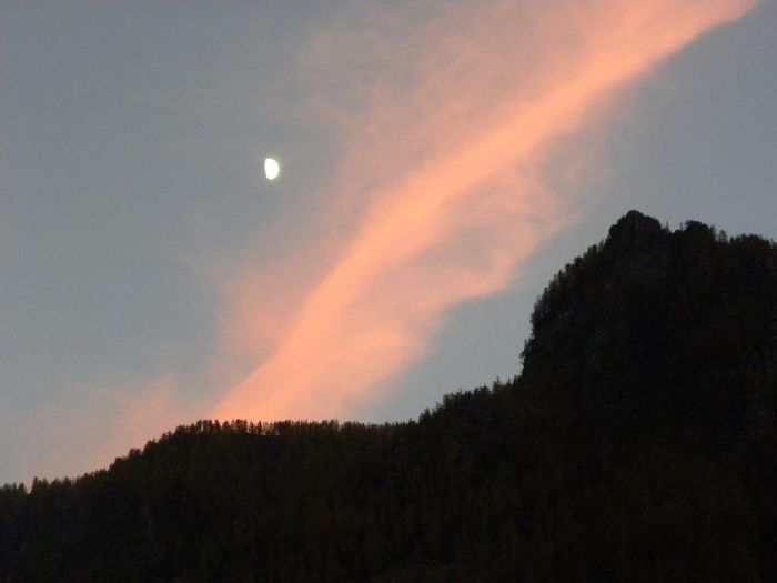 Luna su monte Tirisi